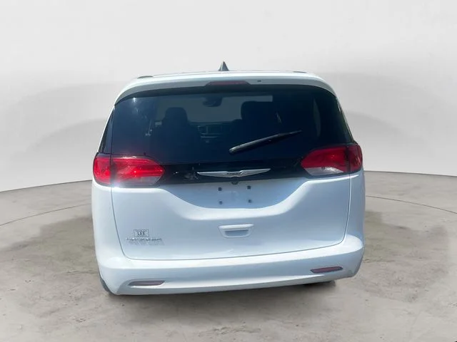 Used 2023 White Chrysler LX image 4