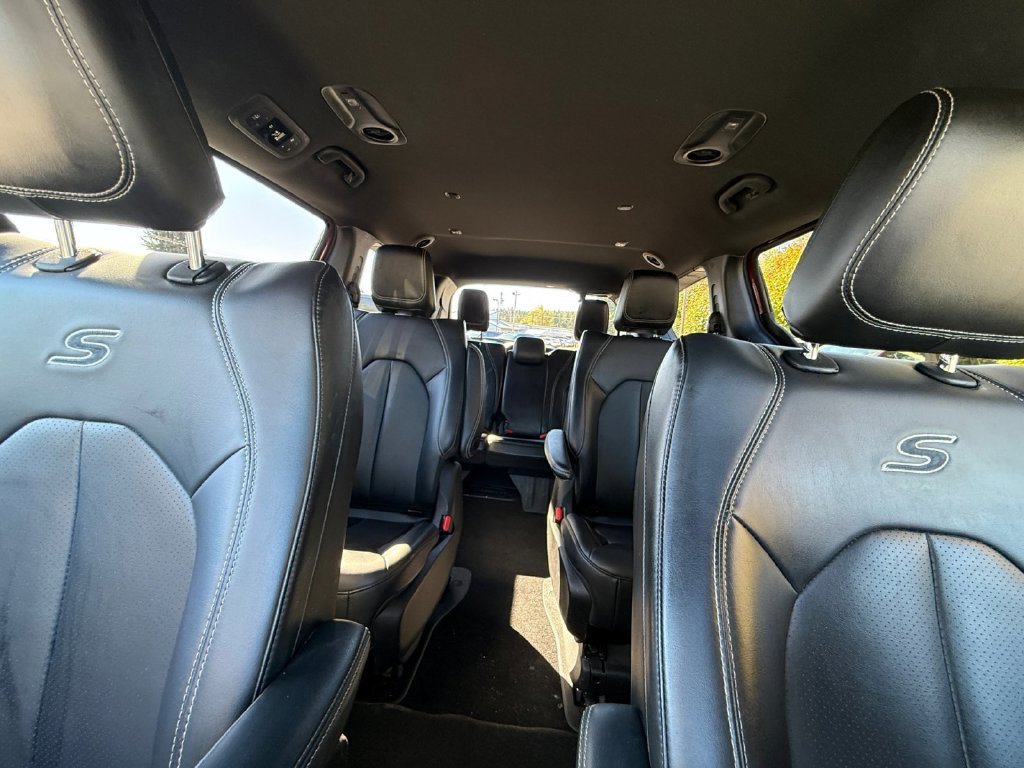 Used 2023 Red Chrysler Touring L image 26