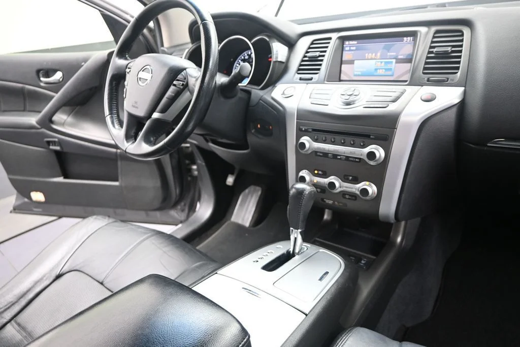 Used 2013 Gray Nissan SL image 28