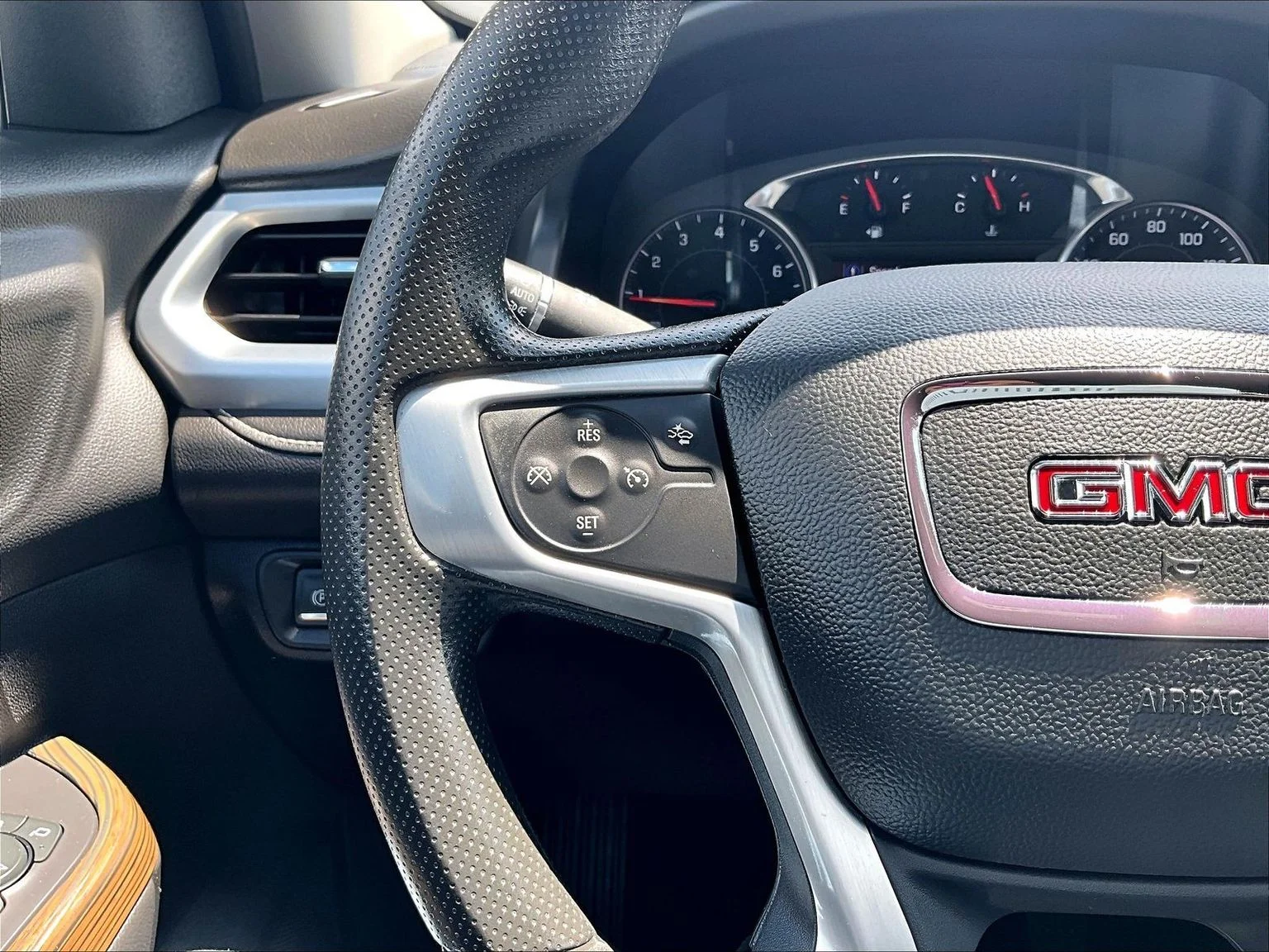 Used 2022 Black GMC SLE image 19