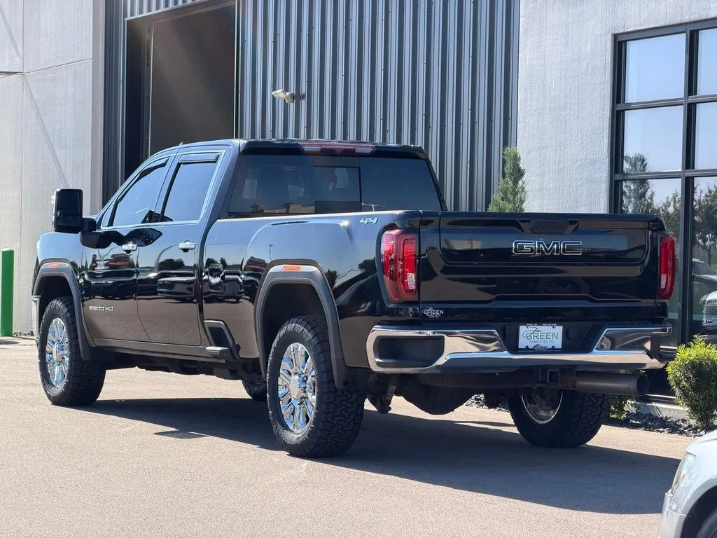 Used 2022 Black GMC SLT image 3