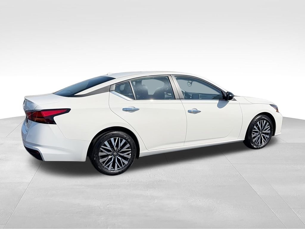 Used 2025 White Nissan 2.5 SV image 8