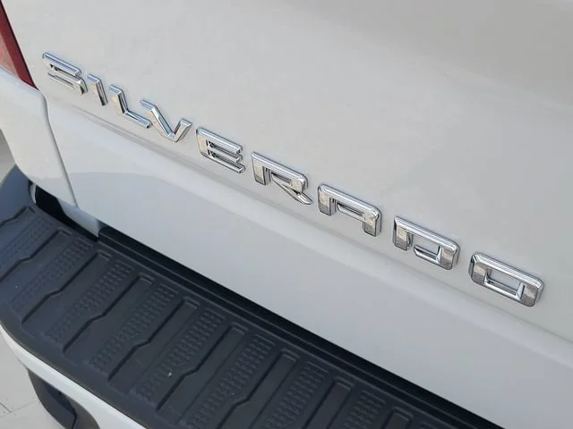 New 2026 Summit White Chevrolet RST image 32