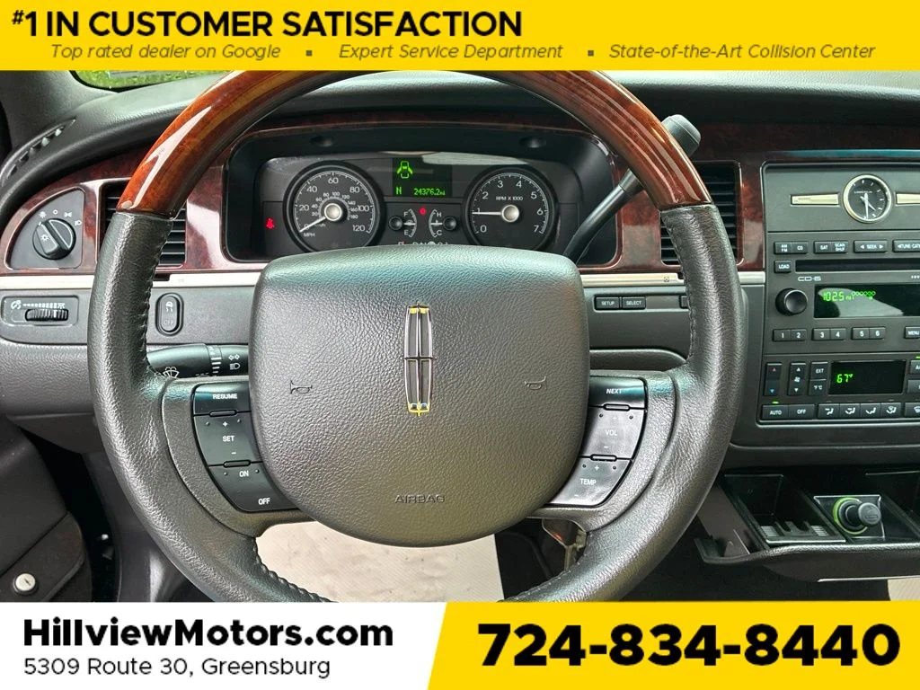 Used 2009 Black Clearcoat Lincoln Signature image 26