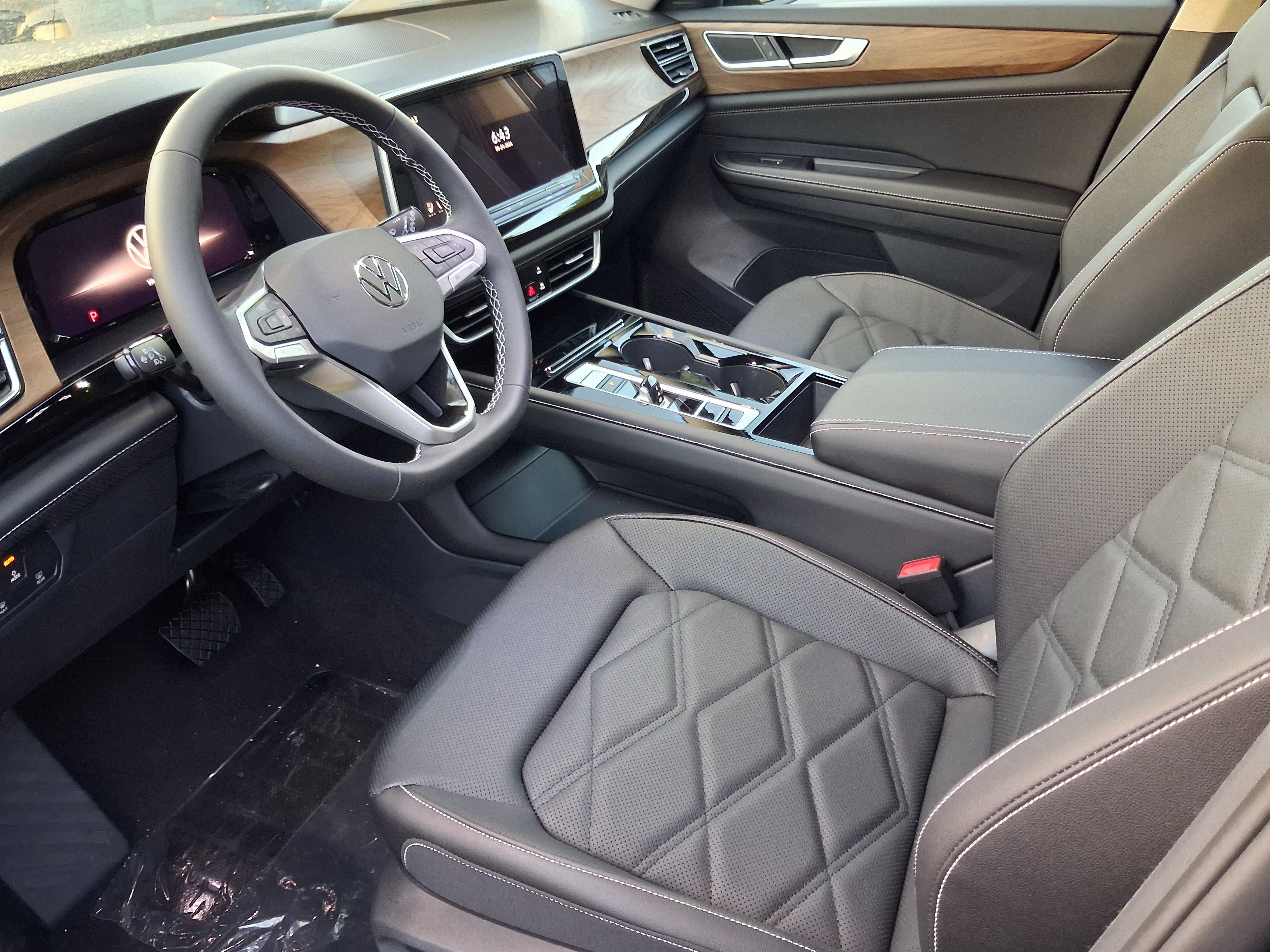 New 2026 Black Volkswagen 2.0T SE w/Technology image 7