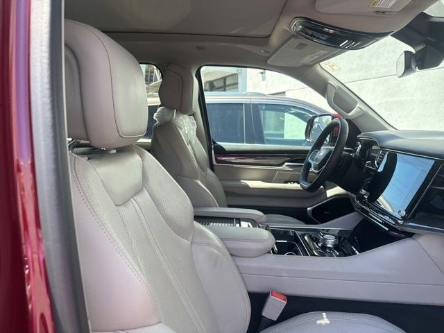 Used 2022 Velvet Red Pearlcoat Jeep Series III image 9