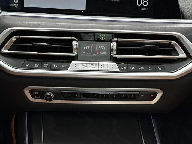 Used 2022 Black BMW xDrive40i image 20