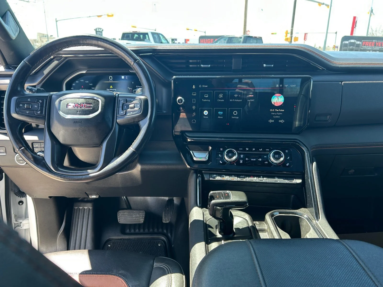 Used 2023 White GMC AT4 Crew Cab image 21