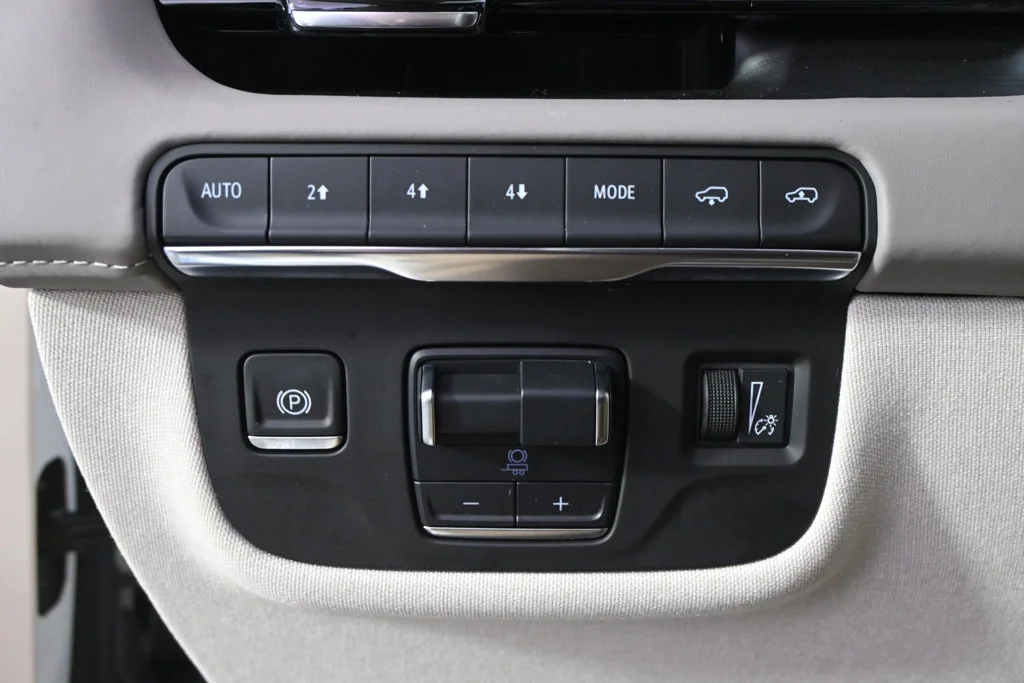 Used 2024 Crystal White Tricoat Cadillac Premium Luxury Platinum image 24