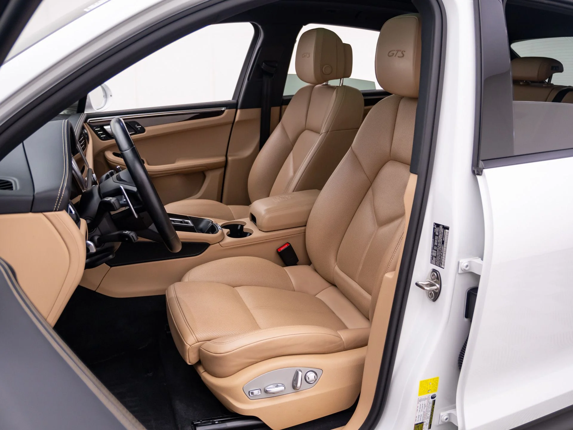 Used 2023  Porsche GTS image 5
