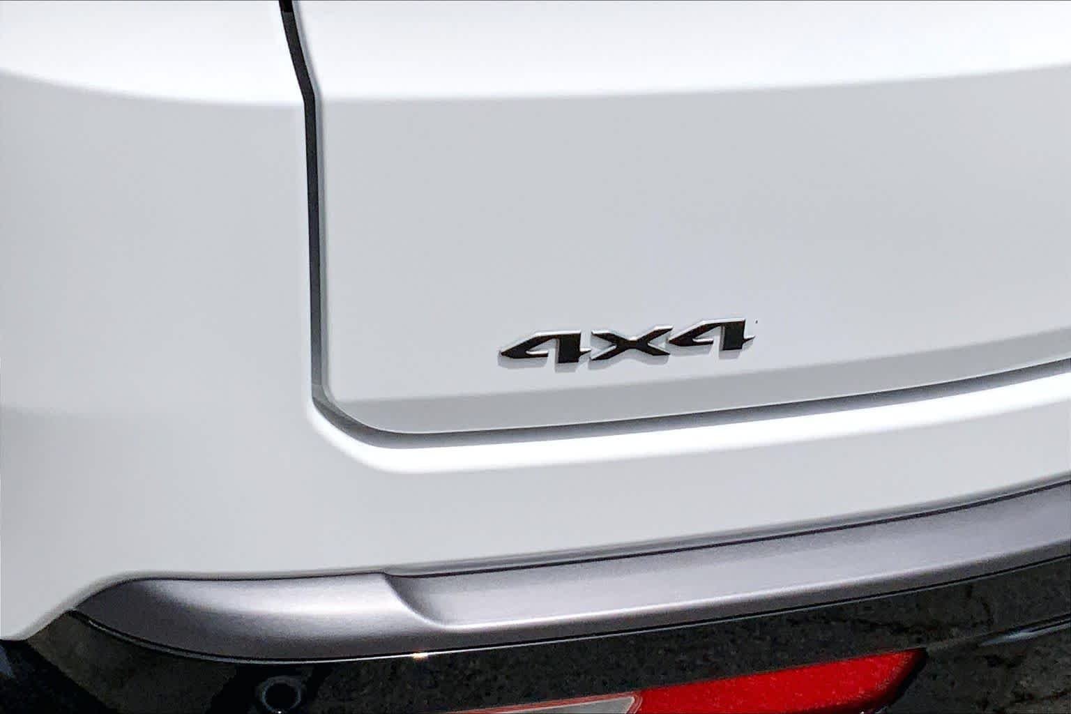 New 2026 Bright White Clear-Coat Exterior Paint Jeep Upland image 15