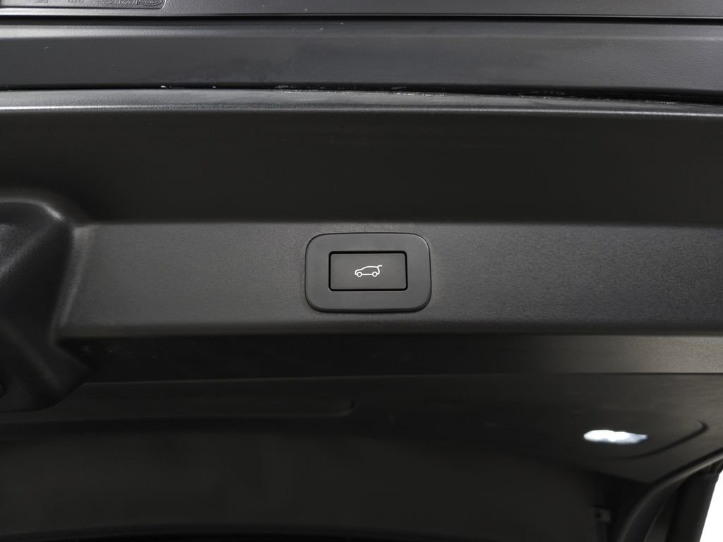 Used 2025 Black Land Rover Autobiography image 6