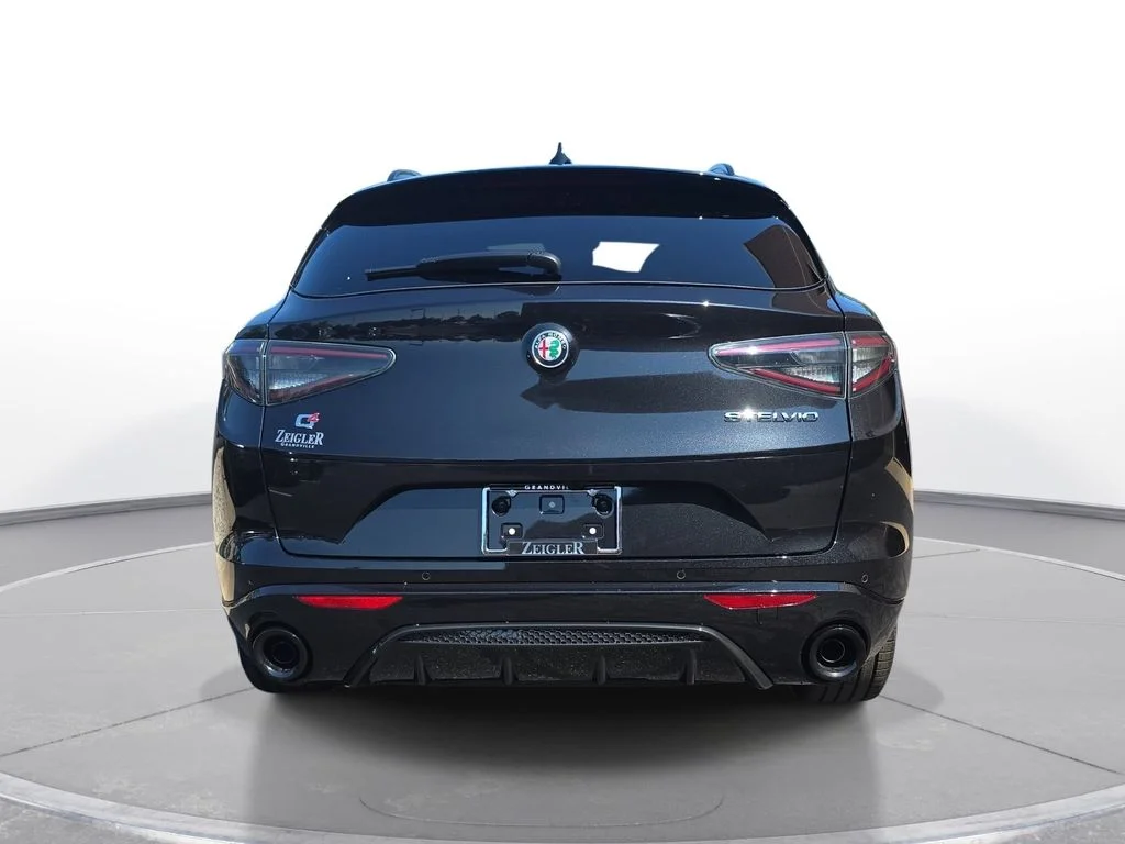 New 2026 Vulcano Black Metallic Exterior Paint Alfa Romeo Veloce image 6