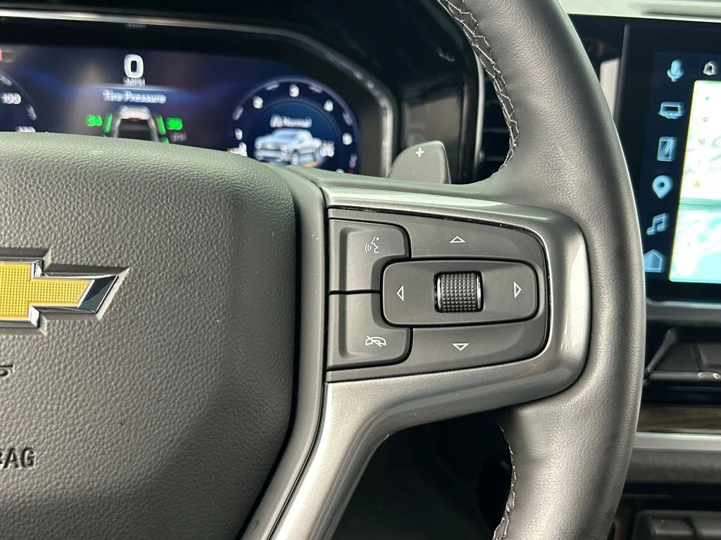 Used 2026 Summit White Chevrolet LT image 33