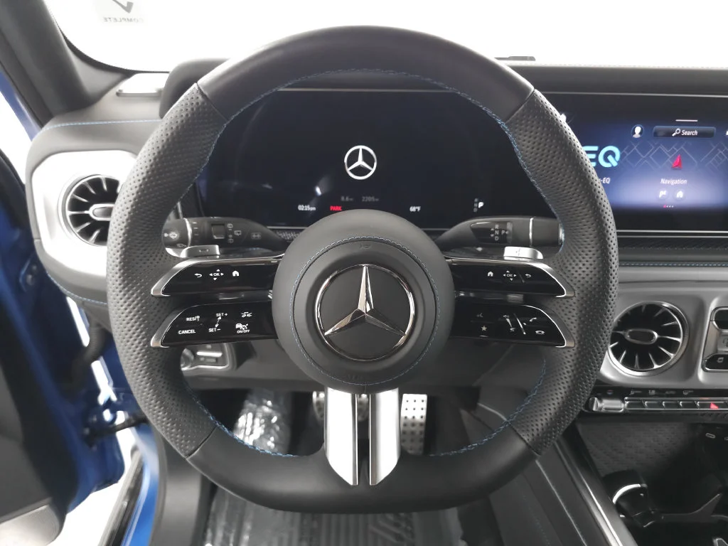 Used 2025 MANUFAKTUR South Sea Blue Magno Mercedes-Benz G 580 image 12