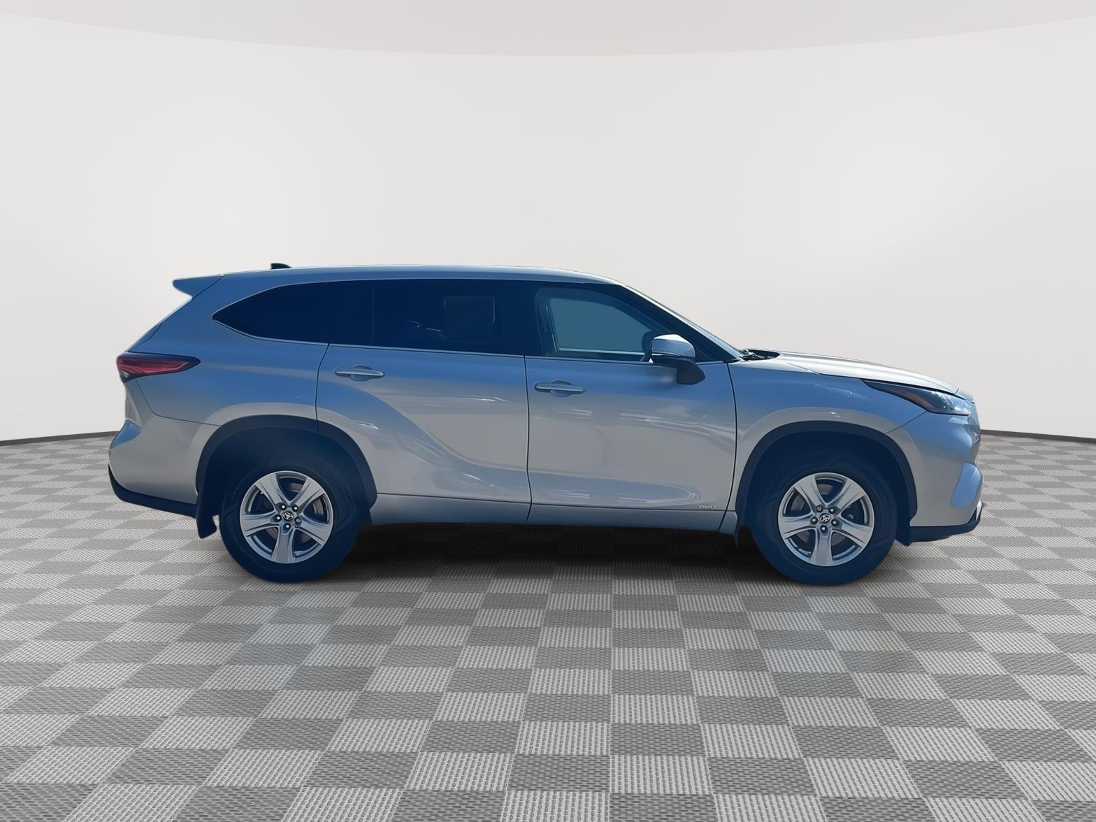 2023 Toyota Highlander LE - Photo 4