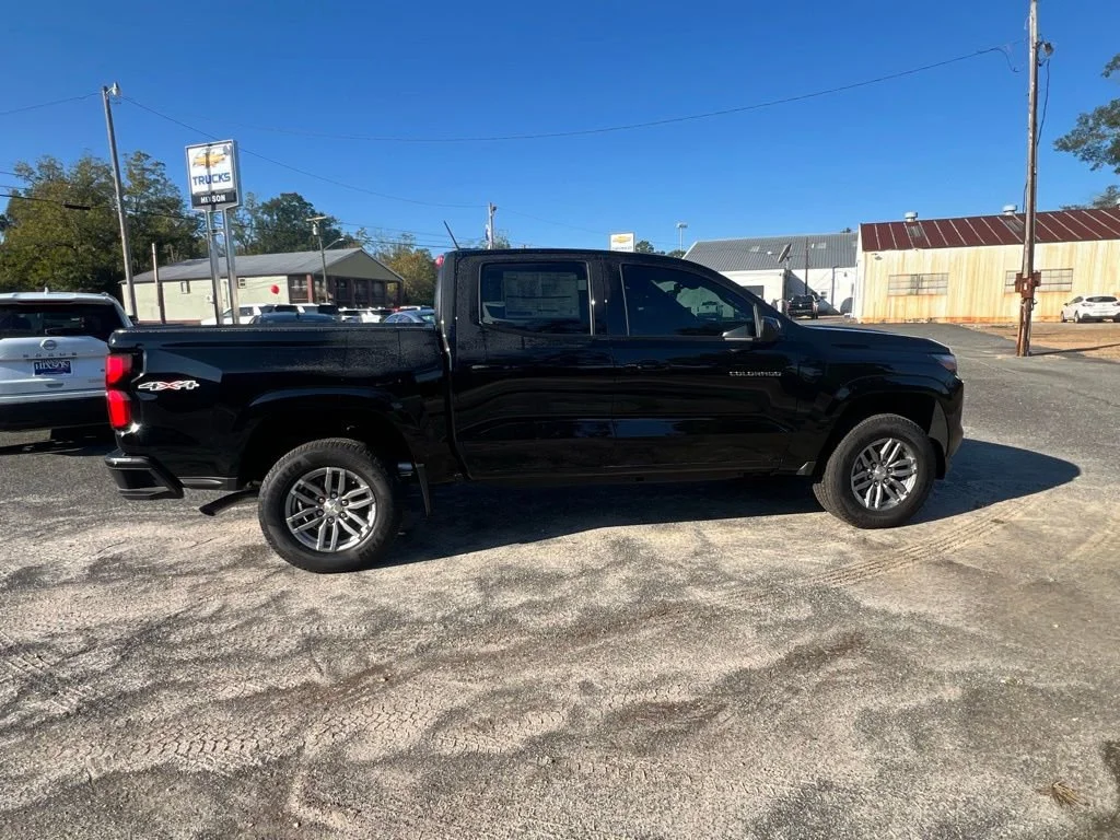 2025 Chevrolet Colorado LT - Photo 9
