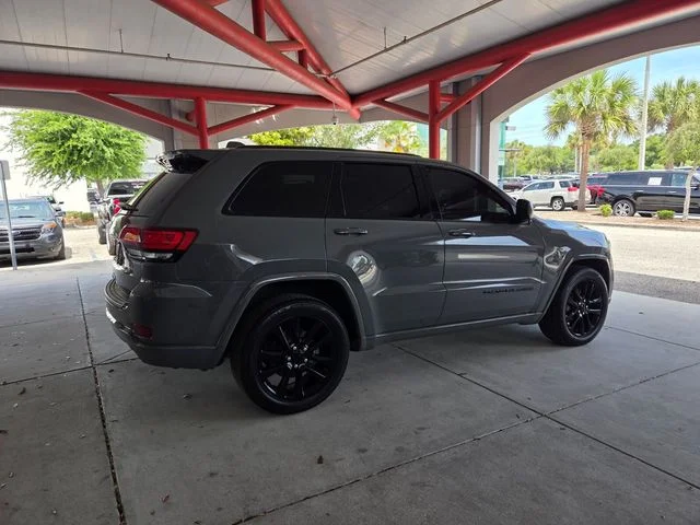 Certified Used 2020 Gray Jeep Altitude image 11