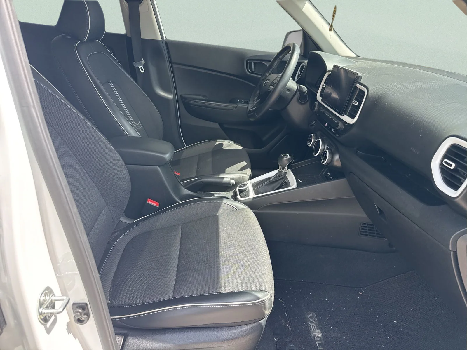 Used 2023 Ceramic White Hyundai Limited image 22