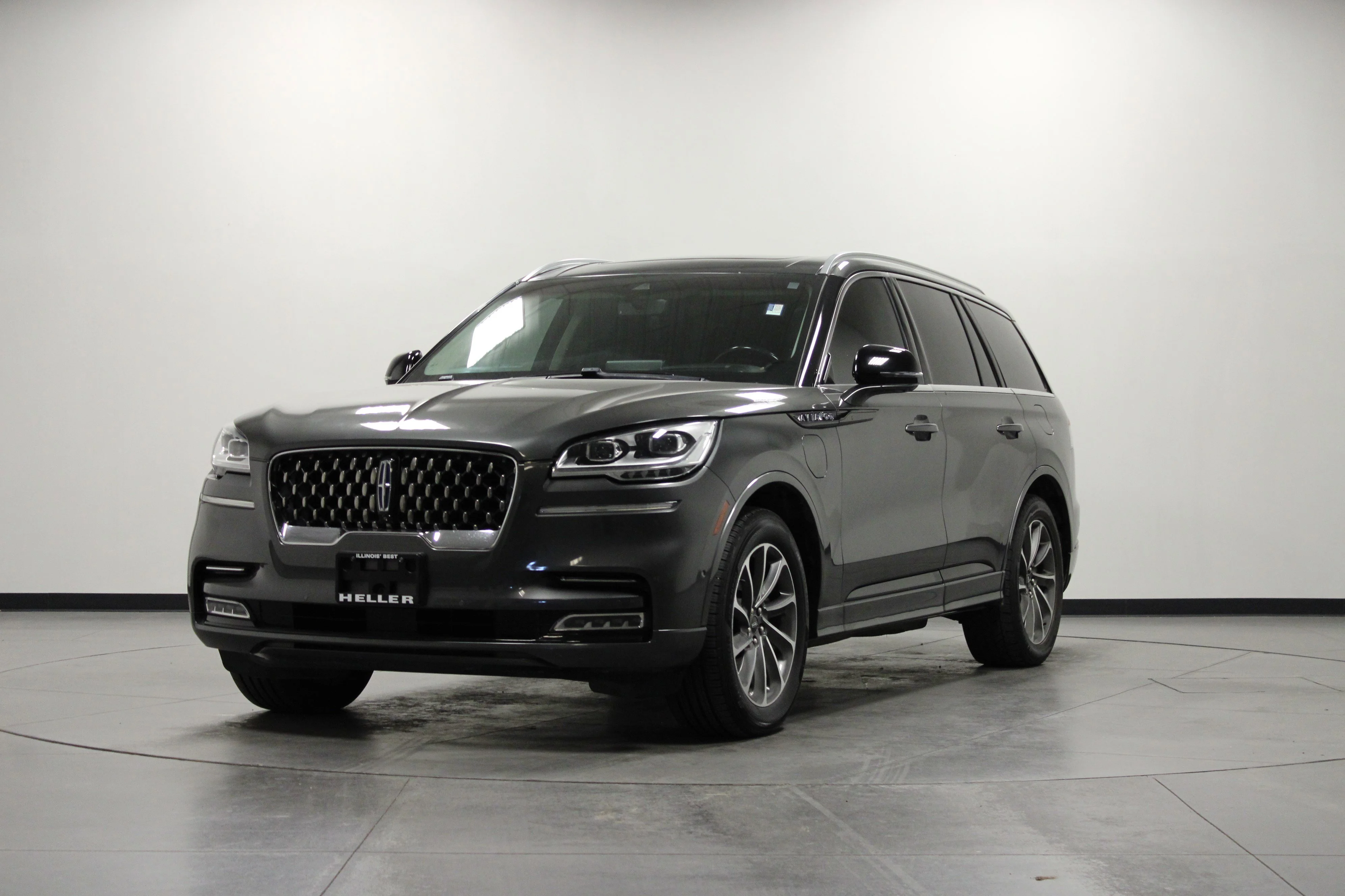 Used 2020 Magnetic Gray Lincoln Grand Touring image 8