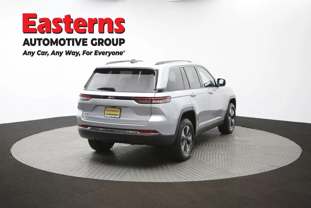 Used 2022 Silver Jeep 4xe image 43