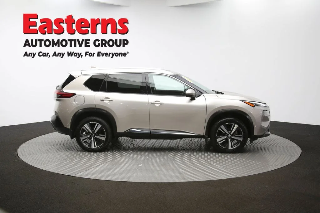 Used 2022 Silver Nissan SL image 43