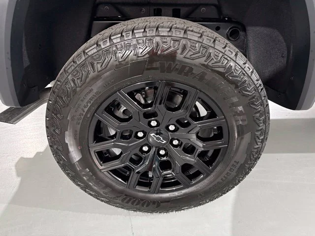 Used 2025 White Chevrolet Trail Boss image 10
