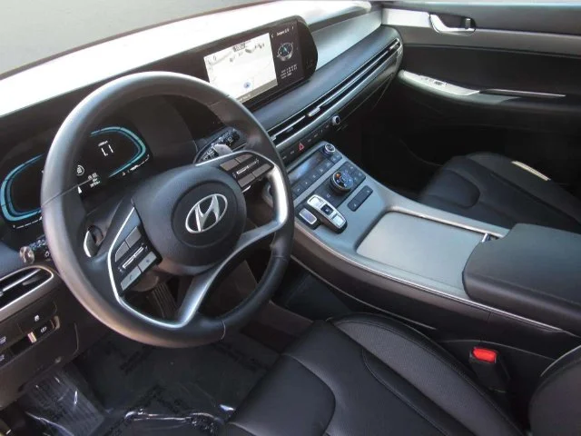 Used 2025 White Hyundai XRT image 17