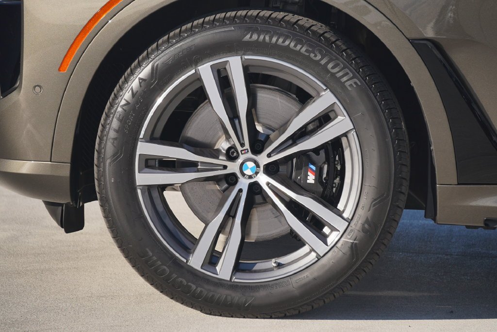 Used 2026 Manhattan Green Metallic BMW xDrive40i image 5
