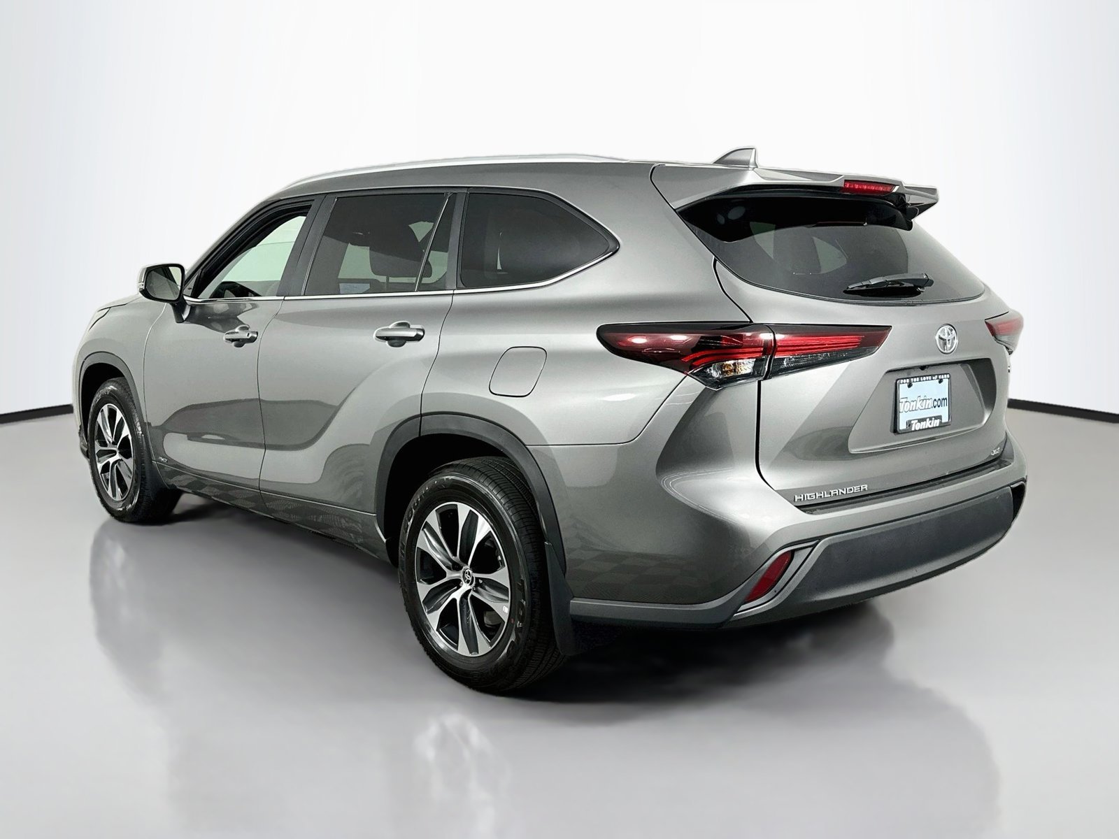 Used 2026 Heavy Metal Toyota XLE image 5