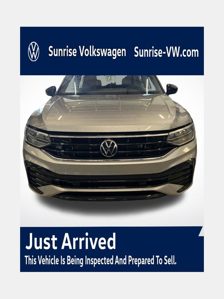 Used 2023 Silver Volkswagen 2.0T SE R-Line Black image 1