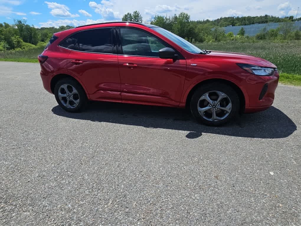 Used 2023 Rapid Red Metallic Tinted Clearcoat Ford ST-Line image 4