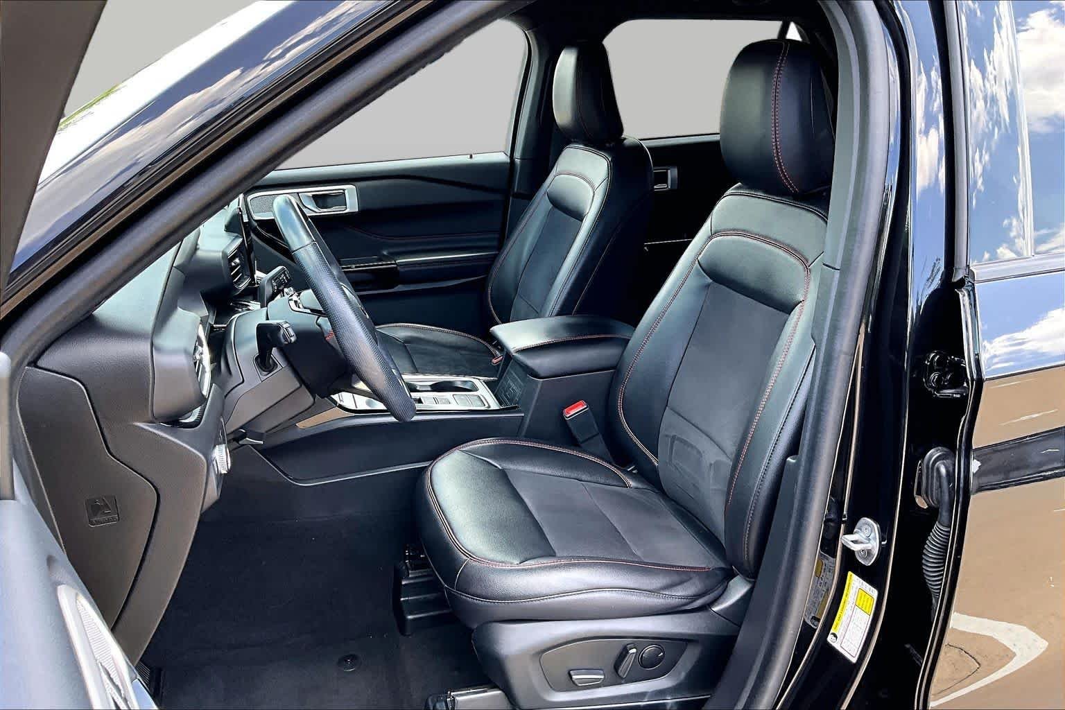 Used 2022 Agate Black Metallic Ford ST-Line image 8