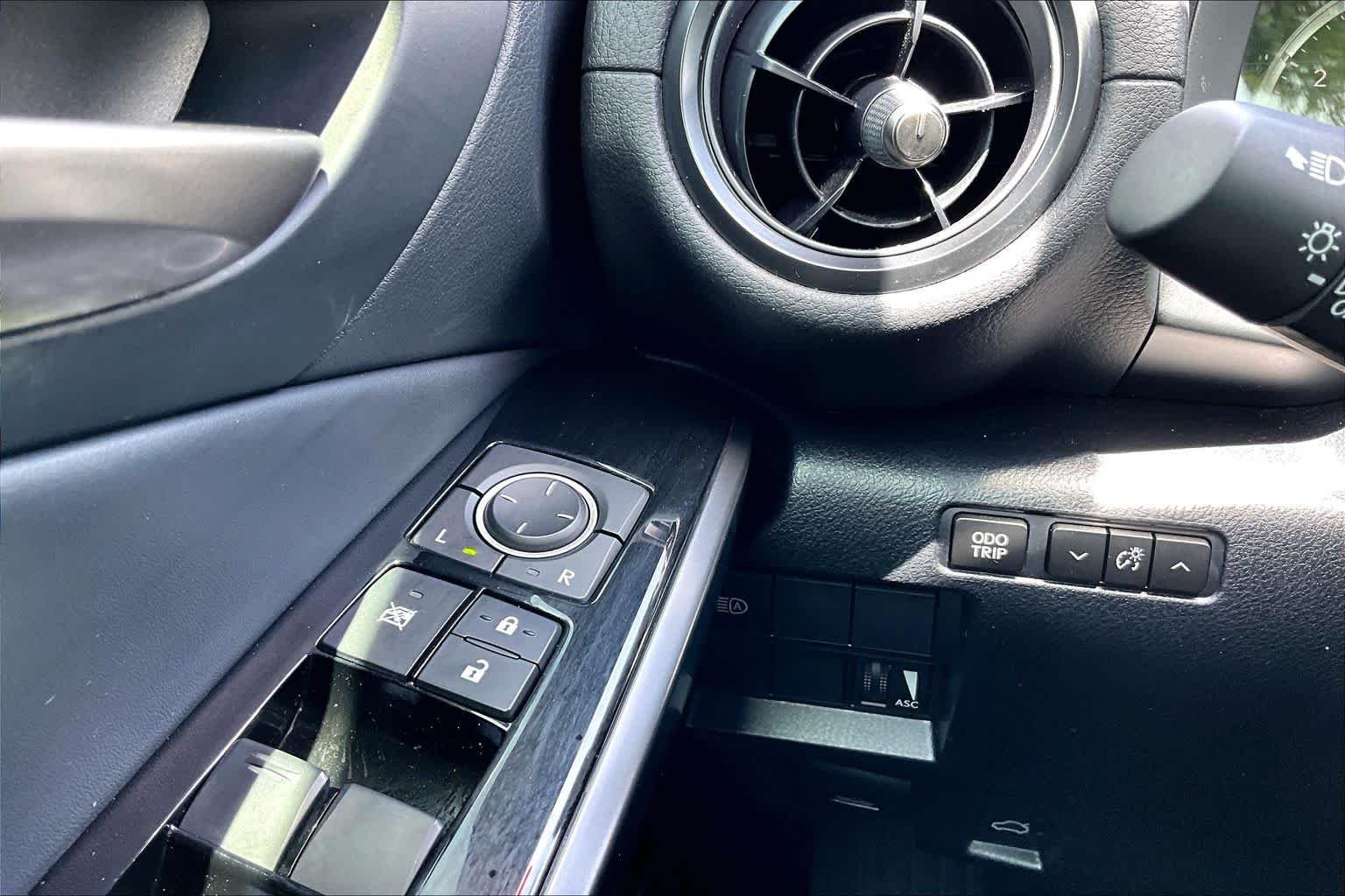 Used 2024 Ultra White Lexus F SPORT Design image 36