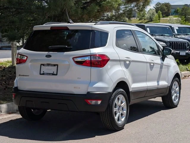 Used 2018 White Platinum Clearcoat Metallic Ford SE image 3
