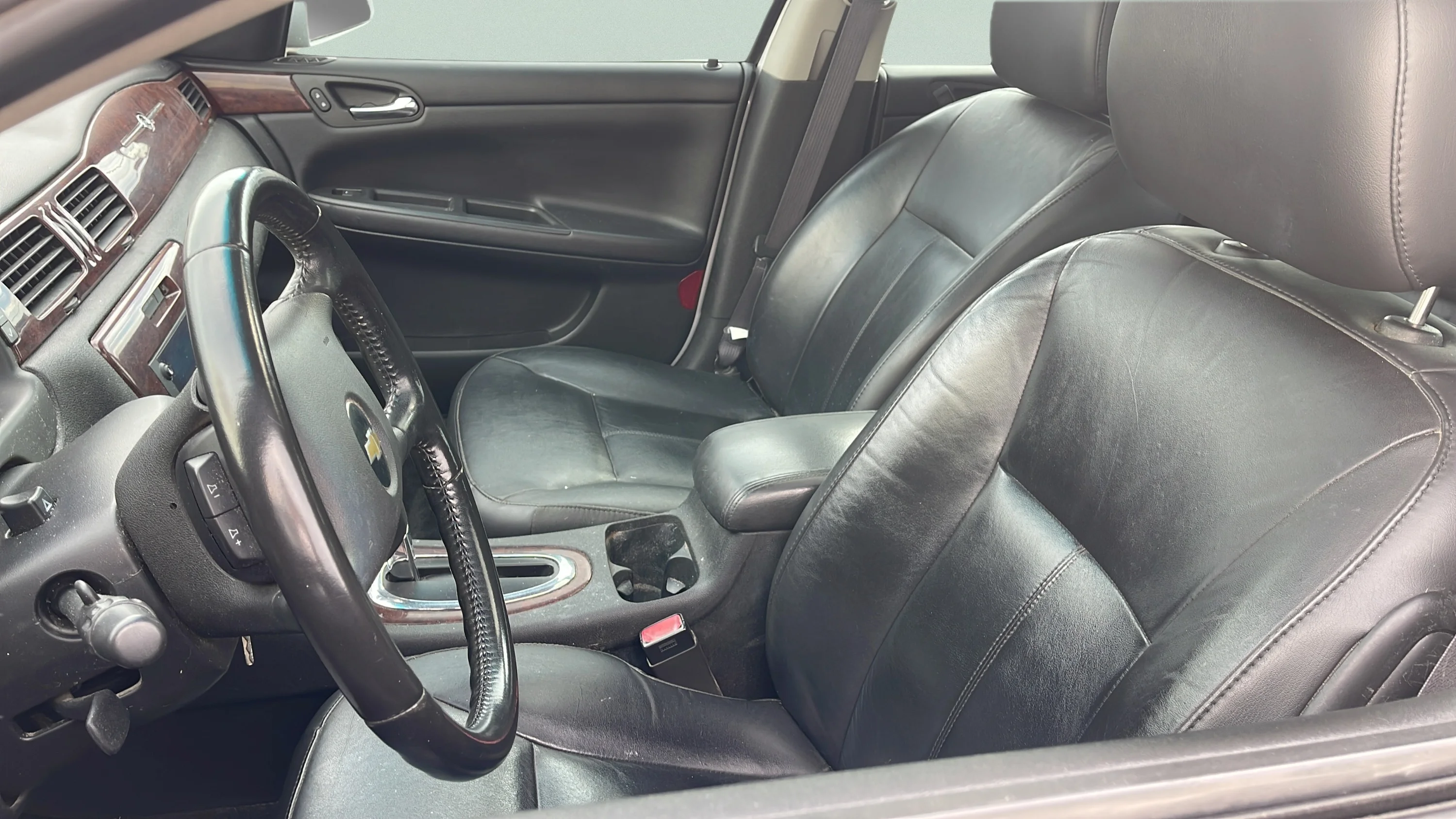 2011 Chevrolet Impala 2FL - Photo 10