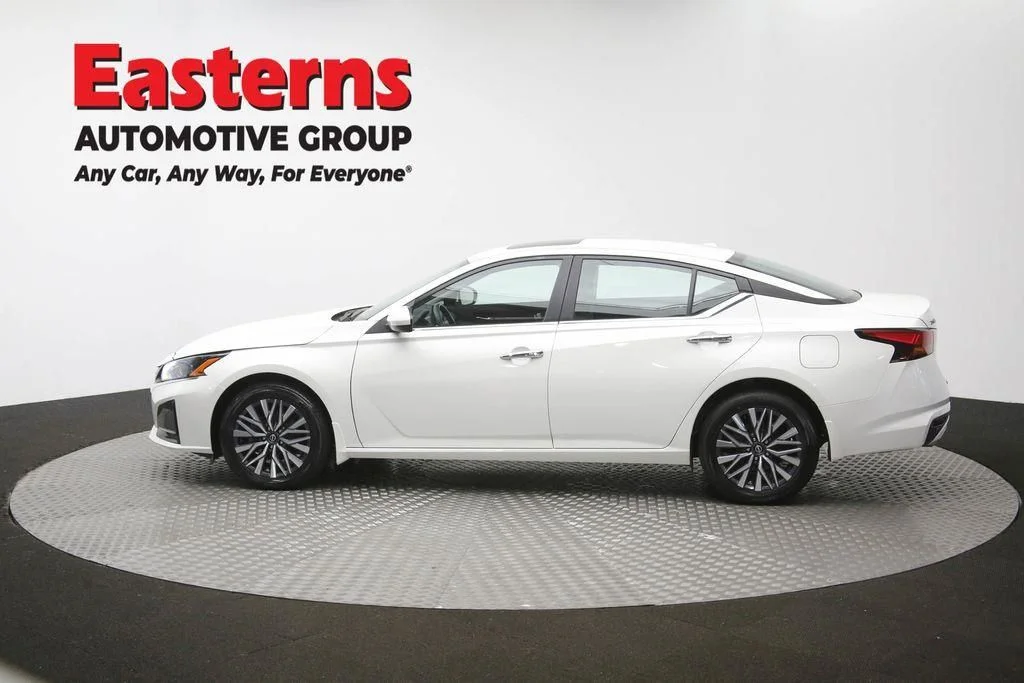 Used 2023 White Nissan 2.5 SV image 63
