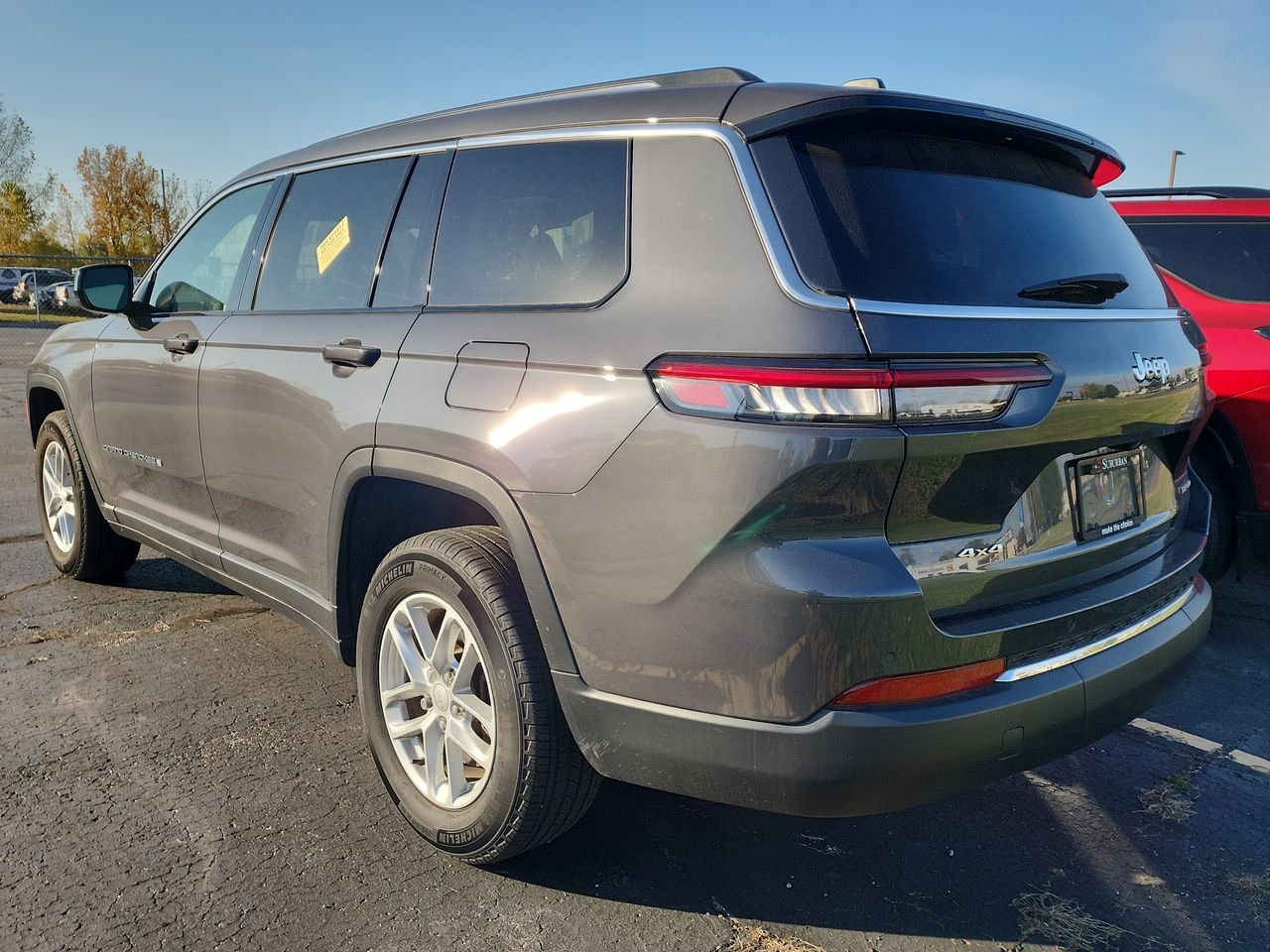 Used 2023 Gray Jeep Laredo image 3