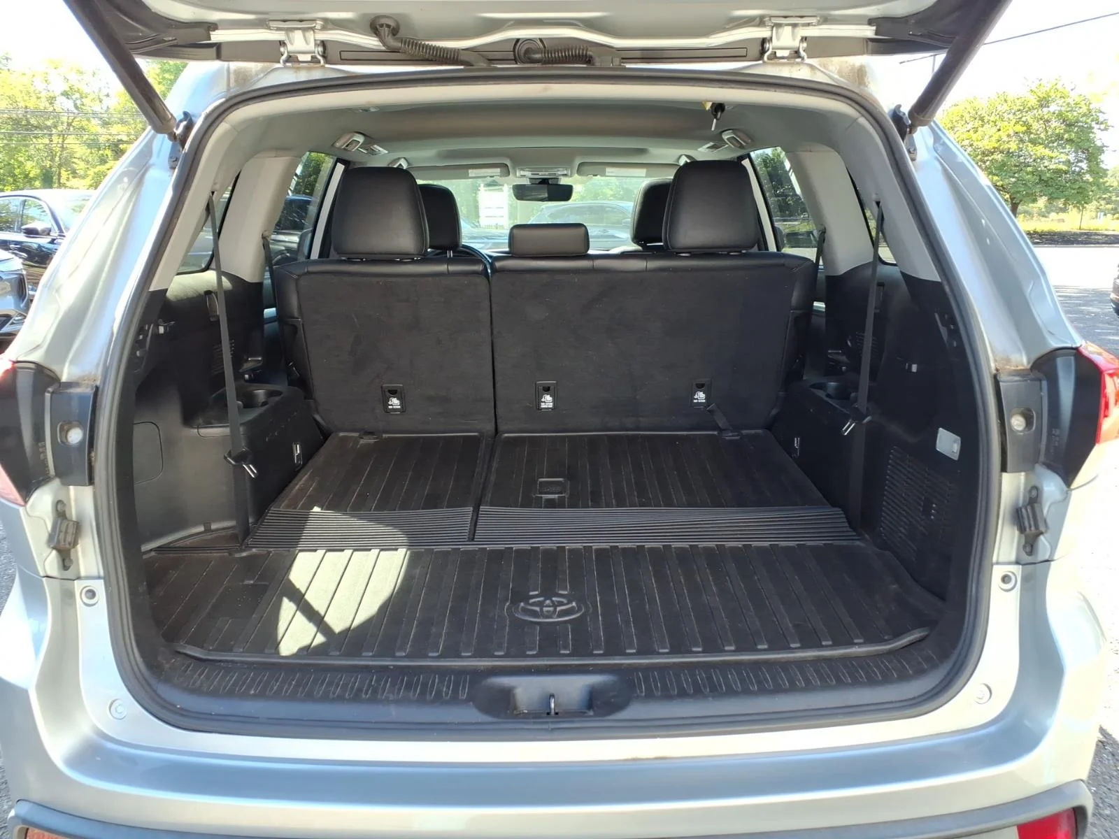 Used 2019 Celestial Silver Metallic Toyota XLE image 13