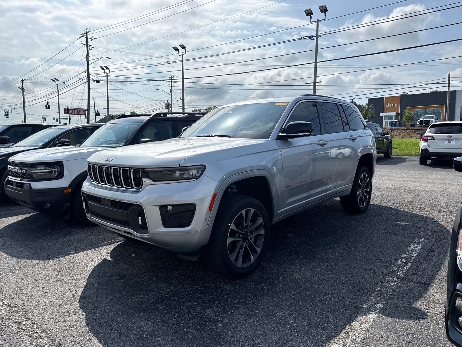 Used 2024 Silver Jeep Overland image 1
