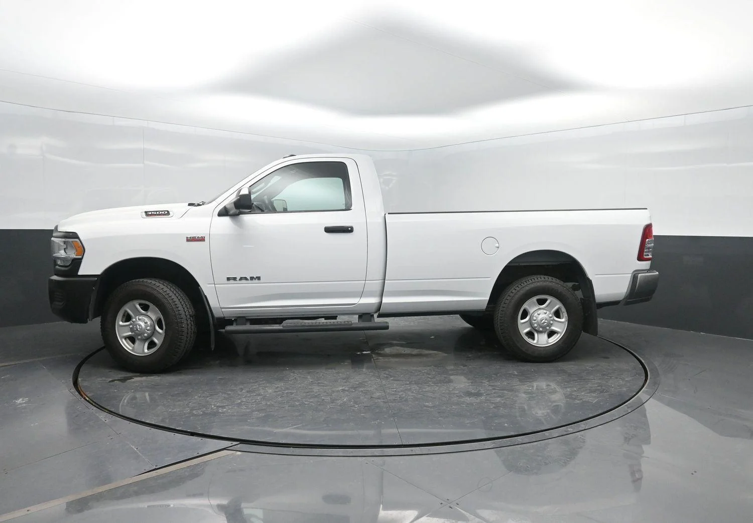 2022 RAM 3500 Tradesman 4X4 Regular cab's photo