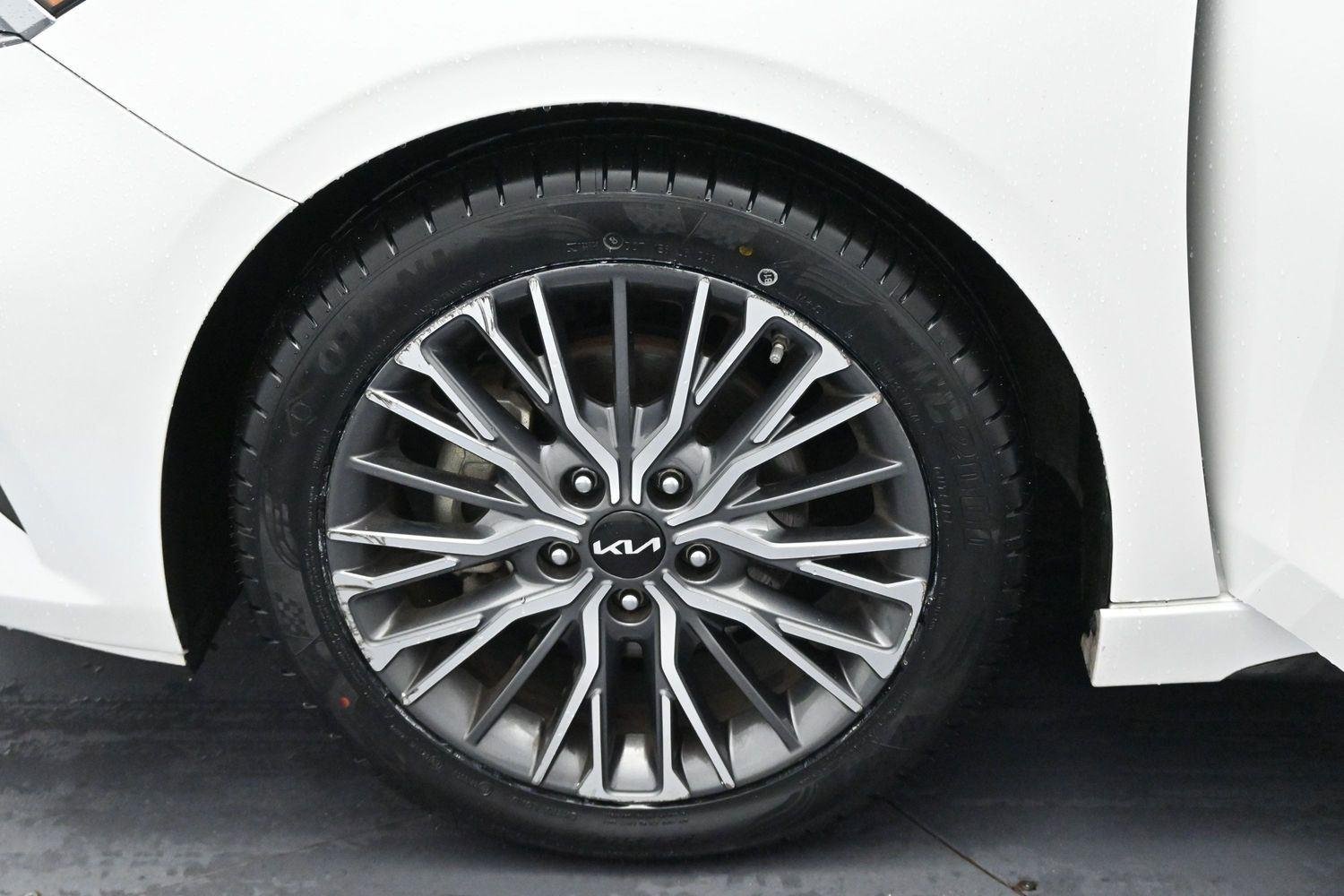 Used 2022 Snow White Pearl Kia GT-Line image 35