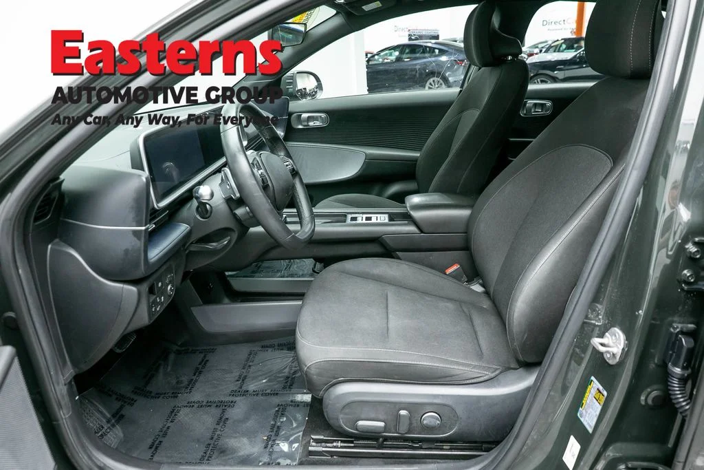 Used 2024 Green Hyundai SE image 14
