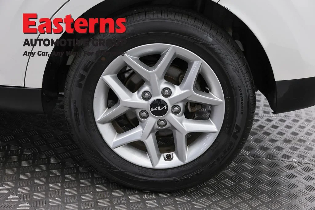 Used 2023 White Kia LX image 33