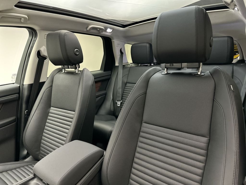 Used 2025 Hakuba Silver Metallic Land Rover S image 8
