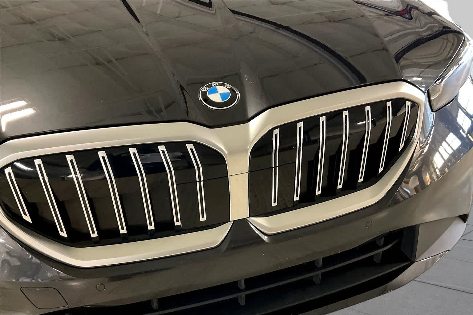 Certified Used 2025 Dark Graphite Metallic BMW 530i image 30