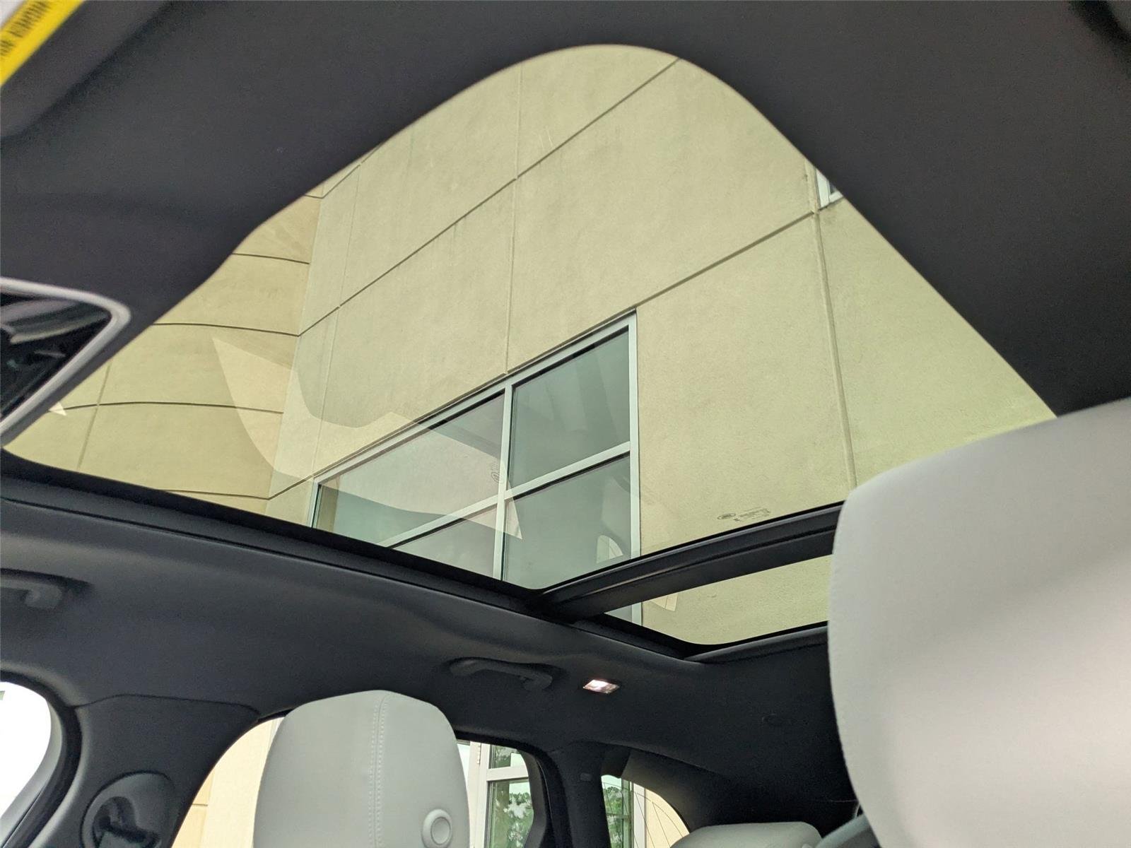 Used 2026  Land Rover S image 23