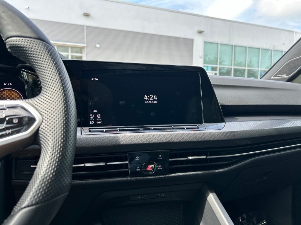 Used 2022  Volkswagen Autobahn image 32