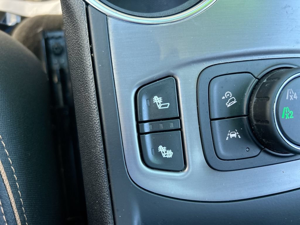 Used 2024 Sterling Metallic GMC AT4 image 32