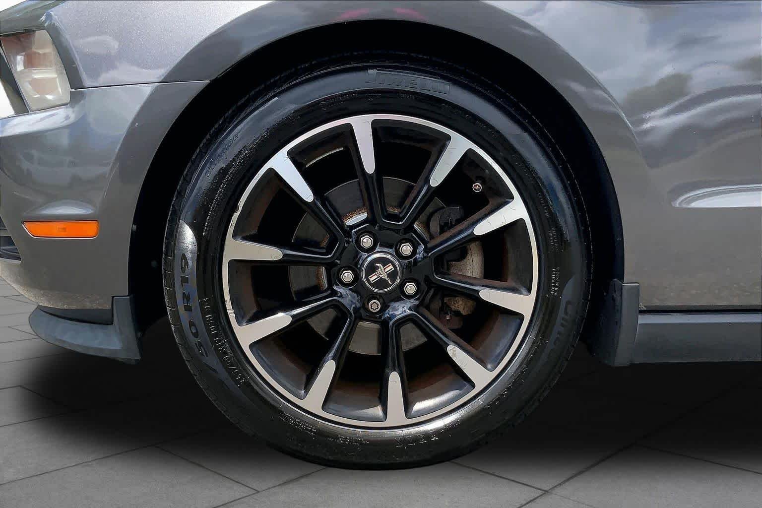 Used 2011 Sterling Gray Clearcoat Metallic Ford V6 image 9